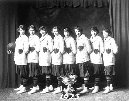 Edmonton Grads First winners of the Underwood International Trophy 1923
