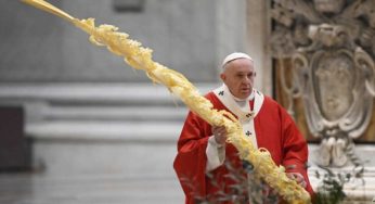 Palm Sunday 2020 Mass celebrated in a deserted church by Pope Francis