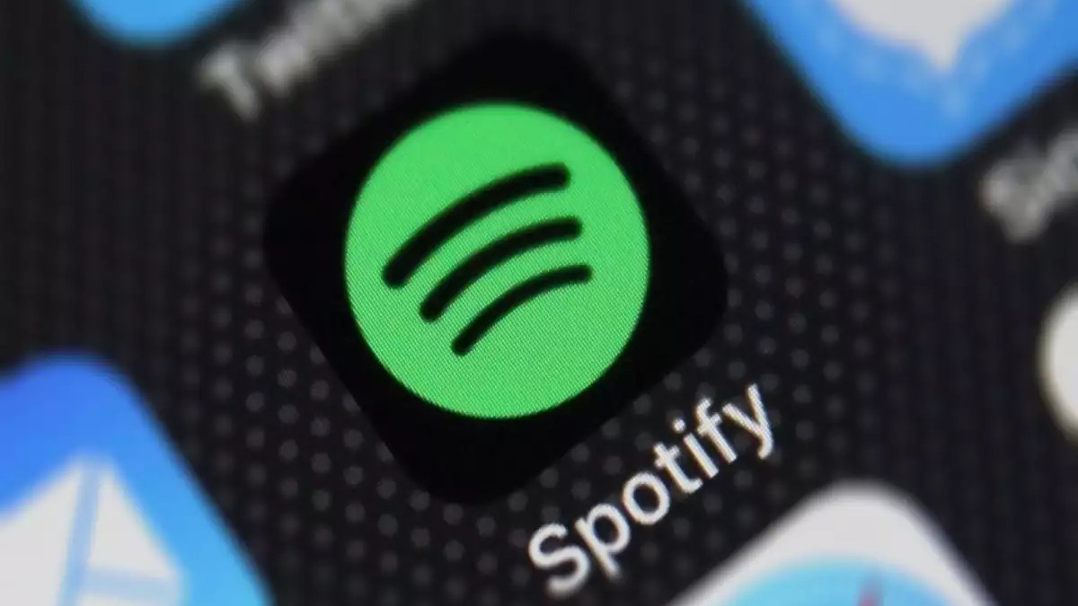 Your Favorite Spotify Podcasts Now Allow You to Leave Comments